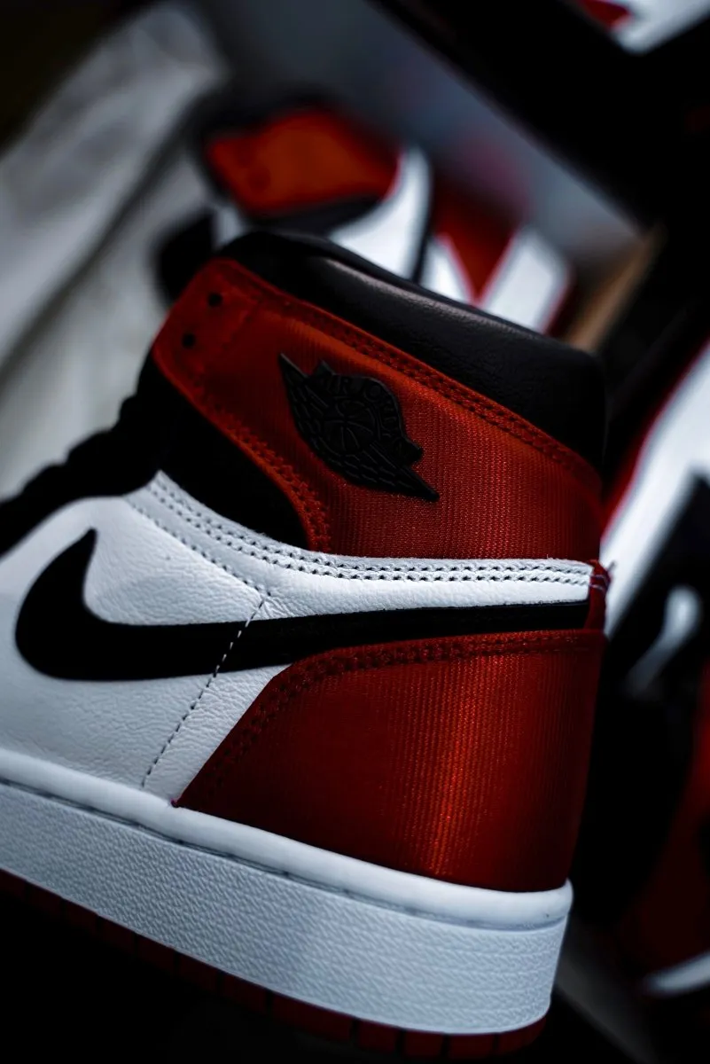 Jordan 1 Retro High Satin Black Toe